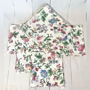 Vtg Wilton Court Floral & Strawberry 100% Cotton Tablecloth & Napkin Set